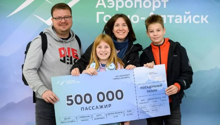Аэропорт Горно-Алтайска обслужил 500 тысяч пассажиров с начала года Аэропорт Горно-Алтайска обслужил 500 тысяч пассажиров с начала года
