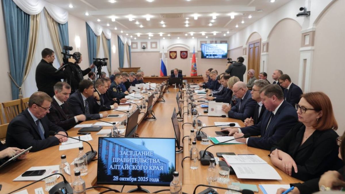 Запасы угля и ремонты на 7 млрд рублей: как ЖКХ Алтайского края готовят к зиме Заседание правительства Алтайского края