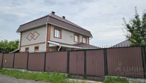 Коттедж с сауной и тренажерным залом продают за 38,2 млн руб. в Горно-Алтайске. Фото