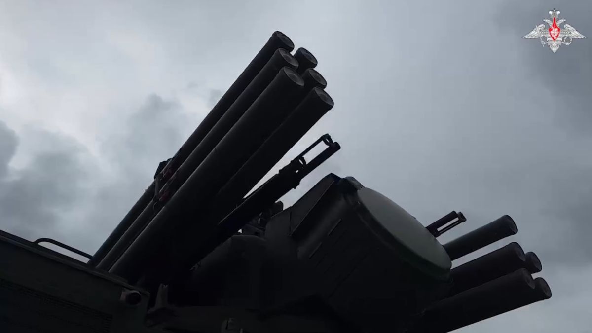 Силы ПВО ликвидировали семь украинских дронов, летевших в сторону Москвы ЗРК "Панцирь-С". ПВО