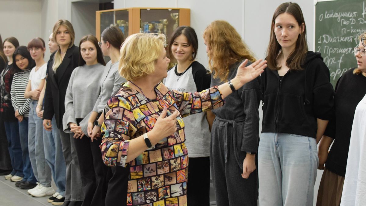 300 студентов проходят обучение в АлтГПУ по должности Вожатый Обучение вожатых