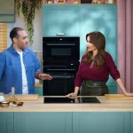 Барнаульский комментатор Михаил Меламед поведал Анфисе Чеховой о любви и подарил мед