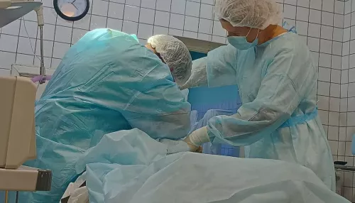 Хирург из Республики Алтай провел отпуск в ЛНР, помогая пациентам военного госпиталя