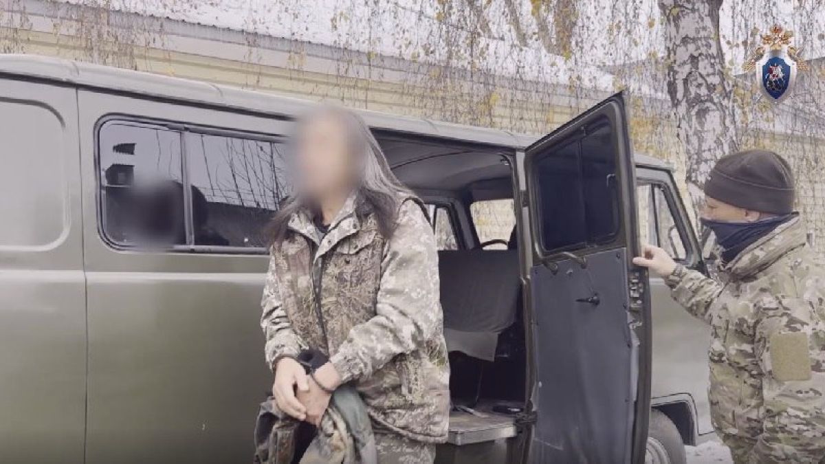 Публиковал пропаганду: барнаульца обвиняют в участии в экстремистской организации Задержанный мужчина