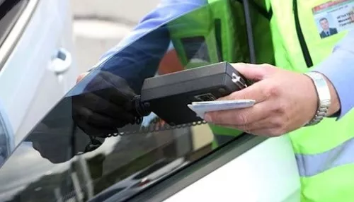 Штрафы за тонировку на любым машинах вводят в России с 9 января