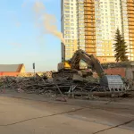 Здание с 200-летней историей сносят на улице Льва Толстого в Барнауле. Фото