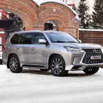 Усиленный Lexus с красным салоном продают за 6,5 млн рублей в Барнауле. Фото