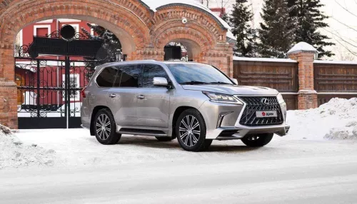Усиленный Lexus с красным салоном продают за 6,5 млн рублей в Барнауле. Фото