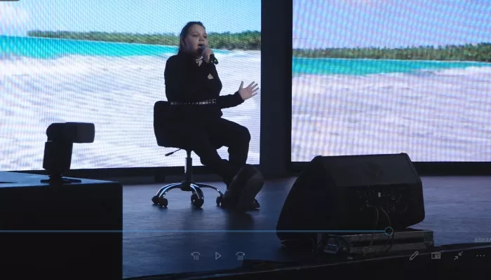 Совместный трек с популярным исполнителем запишет особенная девочка из Барнаула