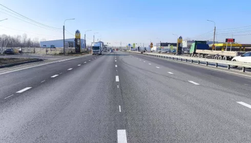 11 км гладкого асфальта: отремонтирована дорога на Правобережном тракте в Барнауле