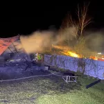 В поселке Известковый Республики Алтай полыхала хозпостройка на 36 квадратах