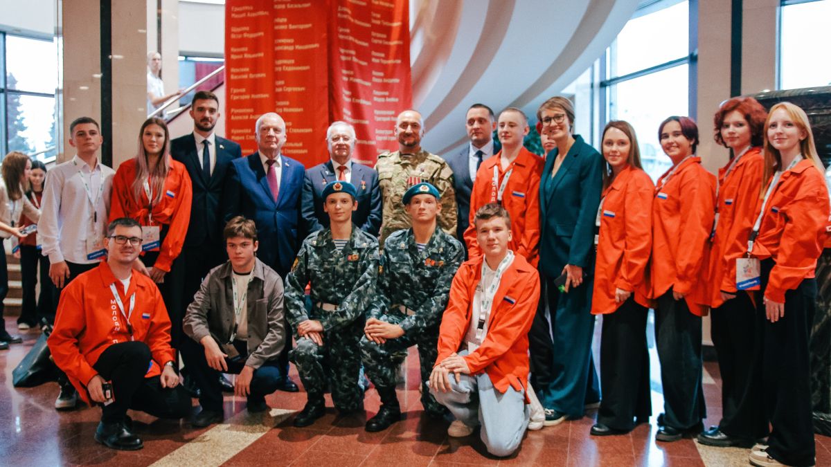 Будущее страны: в столице Алтайского края объединились молодые патриоты трех регионов VIII Слет патриотических объединений "Молодые патриоты – сила Сибири, Урала и Дальнего Востока"