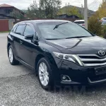 Черную Toyota с панорамной крышей и светодиодной оптикой продают в Горном Алтае. Фото