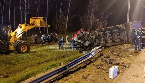Шесть погибших: в Орловской области автомобиль засыпало щебнем в массовом ДТП