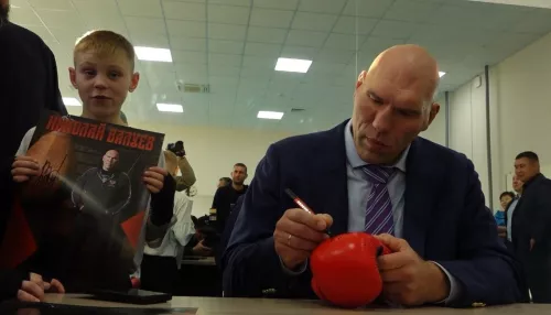 Легенда мирового спорта: Николай Валуев обсудил развитие бокса в Республике Алтай
