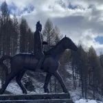 В Республике Алтай воздвигли памятник богатырю на средства жителей