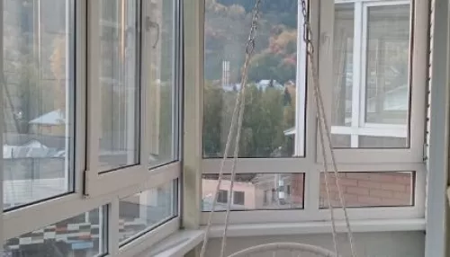 Евротрешку с шикарным видом с большого балкона продают за 17,4 млн в Горно-Алтайске