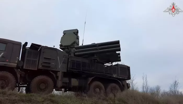 Силы ПВО уничтожили украинские БПЛА над Орлом, обломки повредили дома