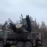 В Нижнем Новгороде закрыли аэропорт, в небе гремят взрывы