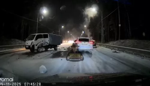 Жесткое ДТП произошло на шоссе Ленточный бор в Барнауле