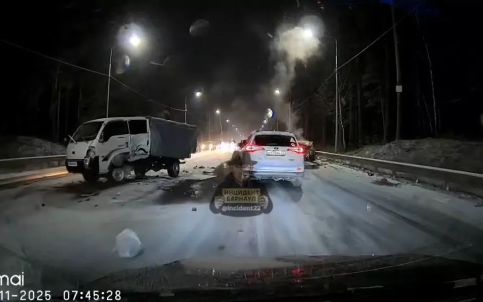Жесткое ДТП произошло на шоссе Ленточный бор в Барнауле
