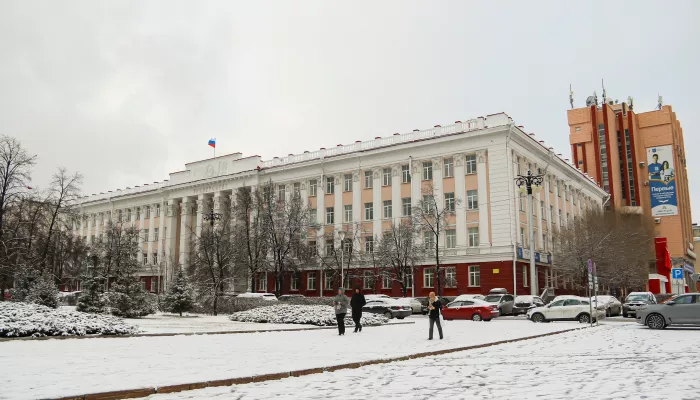 Снег покрыл ряд регионов, включая большую часть азиатской России и Урал