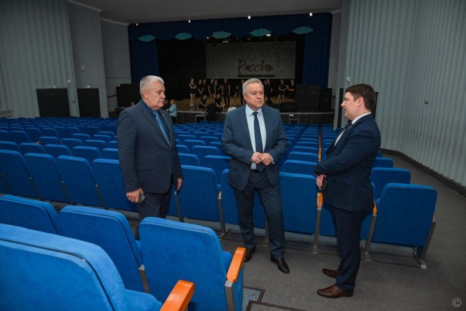 Учреждения культуры Барнаула готовятся к новогодним праздникам