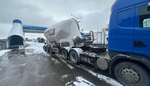 Автопобоище с пятью машинами произошло на въезде в Барнаул