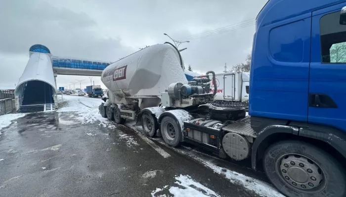 Автопобоище с пятью машинами произошло на въезде в Барнаул