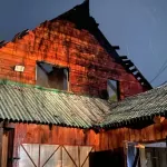 В селе Манжерок Республики Алтай огонь охватил жилой дом