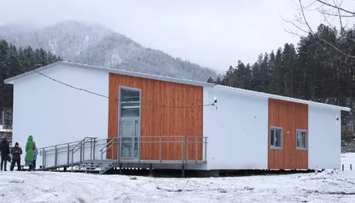 Андрей Турчак проверил строительство нового ДК взамен сгоревшего в селе Аскат