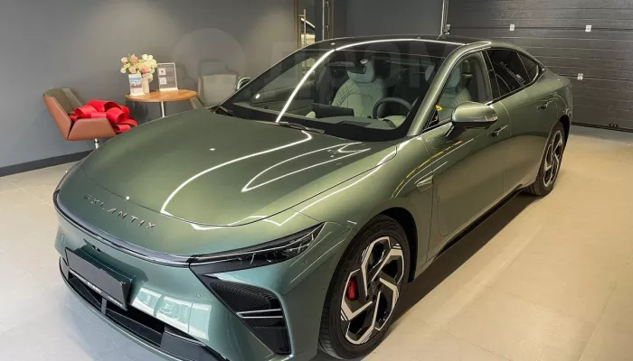 Спорткар с голосовым управлением и режимом кемпинга продают за 5,9 млн в Барнауле