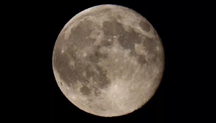 Цветочная и Голубая Луна: в мае россияне увидят сразу два полнолуния