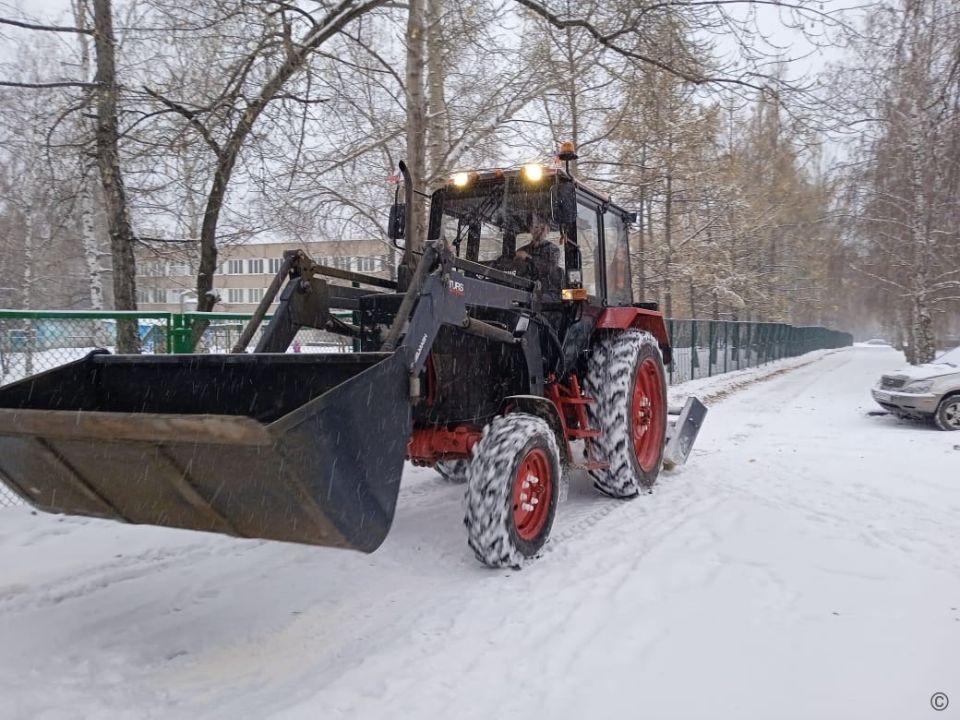 Улицы Барнаула очищают от снега