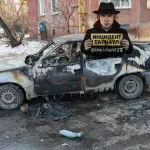 Выгорел полностью: автомобиль загорелся во дворе барнаульского дома