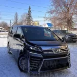 Семейную Toyota с двумя люками и монитором продают за 4 млн в Горно-Алтайске. Фото