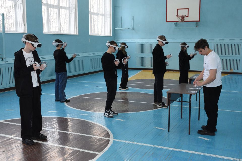 Студенты АПЭК посетили занятия по управлению БПЛА и VR