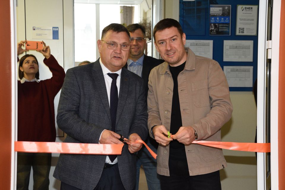 "Барнаулэнергомаш" модернизировал учебную аудиторию для будущих инженеров-энергетиков