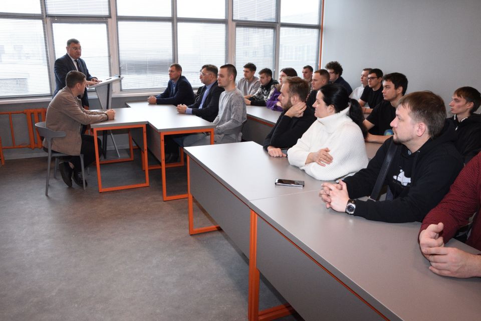 "Барнаулэнергомаш" модернизировал учебную аудиторию для будущих инженеров-энергетиков