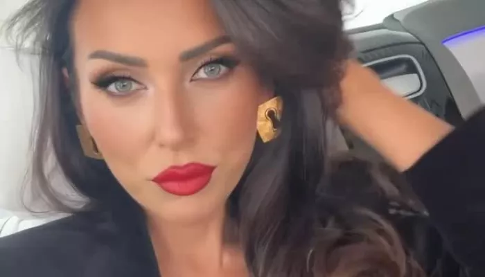 Алсу сменила прическу и стала похожа на Елену Воробей. Фото