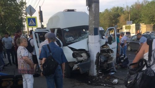 17 человек пострадали в Волгограде в ДТП с маршруткой и грузовиком
