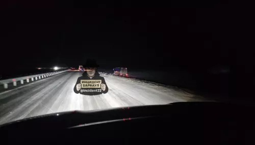 Очень скользко: автобус съехал в кювет на трассе в Алтайском крае