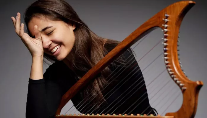 Александр Гордон показался на публике с женой, которая моложе его на 38 лет