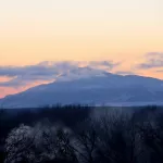 Спящий Бабыр-хан: как выглядит легендарная гора двух Алтаев на пороге зимы. Фото