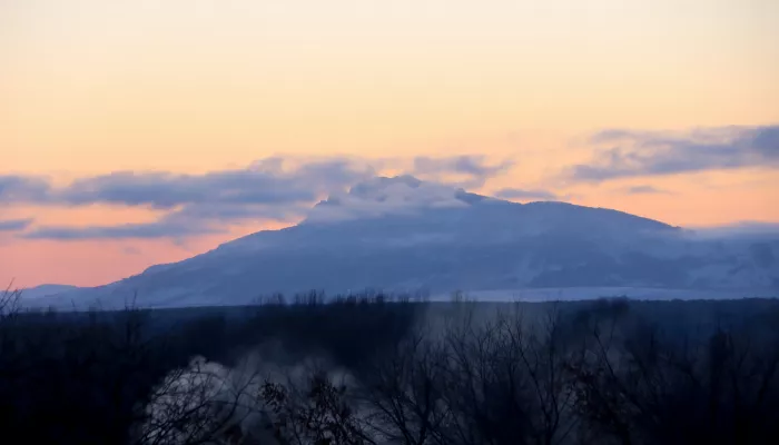 Спящий Бабыр-хан: как выглядит легендарная гора двух Алтаев на пороге зимы. Фото