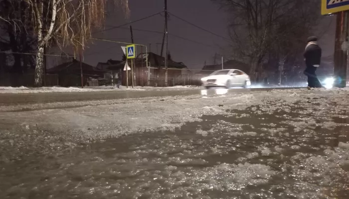 10 баллов: понедельник встретил барнаульцев слякотью и максимальными пробками