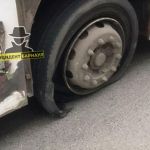 Колесо лопнуло на ходу у пассажирского автобуса в Барнауле