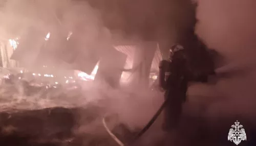 Крупный пожар произошел в Республике Алтай: горели жилой дом и хозпостройки