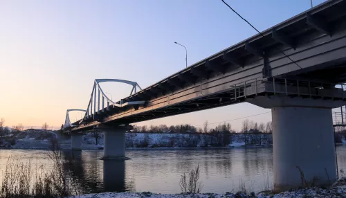 Готов на три четверти: как выглядит Платовский мост через Катунь за год до сдачи. Фото