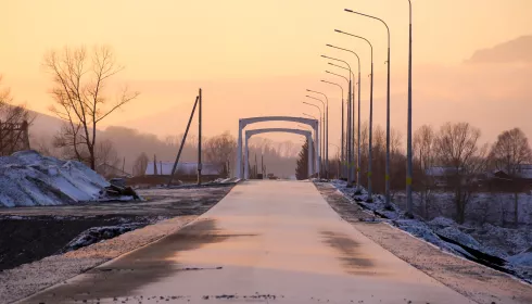 Движение по новому Платовскому мосту через Катунь откроют летом